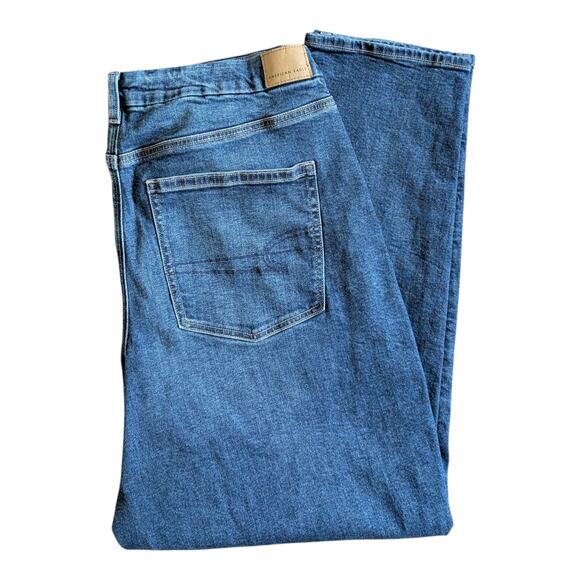 Women's American Eagle Medium Wash Curvy Mom Jeans 20L - Picture 2 of 12